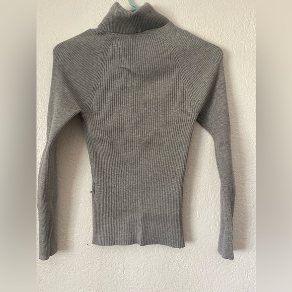 Grey turtleneck from Banana Republic. Size XS - Picture 2 of 6